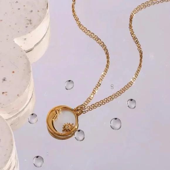 New 18k Gold Disc Sun Moon Pendant Necklace, NICE NECKLACE, CUTE NECKLACE - Picture 6 of 7